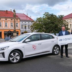 Úředníci ve Valašském Meziříčí budou jezdit v elektromobilu Hyundai
