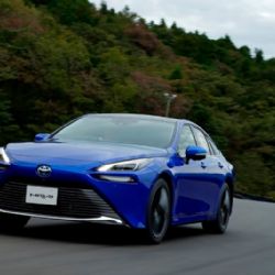 Vodíková Toyota Mirai nové generace: Dojezd 650 km a nový atraktivní vzhled