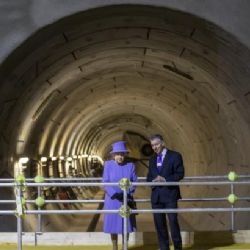 Alžběta propůjčila jméno nové železniční trati v Londýně