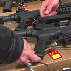 Američtí šerifové chtějí vyzbrojit civilisty, za vzor si berou Izrael