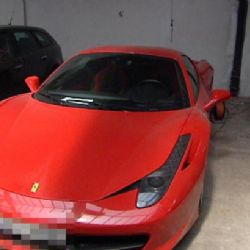 Auta i letadlo. Policii se daří zabavovat majetek z trestné činnosti