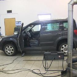Autoservisy nechtěně mažou data o emisích. Ministerstvo mírní podmínky STK