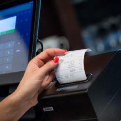 Babišova evidence tržeb: Pomoc při výběru daní, nebo kontrola za hranou?