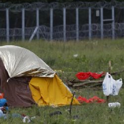 Bití a nucené návraty. Maďaři uprchlíky nechtějí, stovky jich živoří v „zemi nikoho“