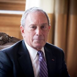 Bloomberg chystá miliardu a rychlou kampaň. Podle NY Times chce do Bílého domu