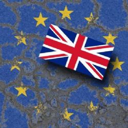 Británie o setrvání v EU rozhodne v červnu, píše The Independent