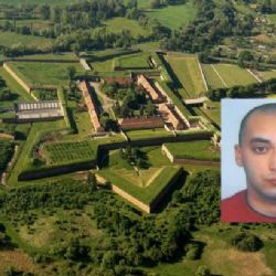 
Britové zadrželi Čecha, který kradl v terezínském památníku
