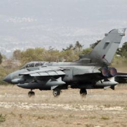 Britští piloti poprvé útočili na pozice islamistů v Sýrii