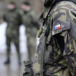 Česko pošle do Maďarska dvacet vojáků a polní kuchyni