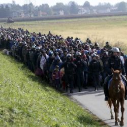 Chaos kvůli běžencům – Lublaň chce armádu na hranicích i pomoc EU