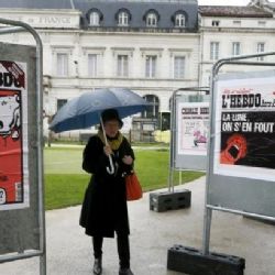 Charlie Hebdo jde po delší pauze do běžného prodeje