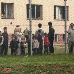 Chovanec odmítá kritiku. Uprchlíci podle něj mají teplé oblečení i jídlo