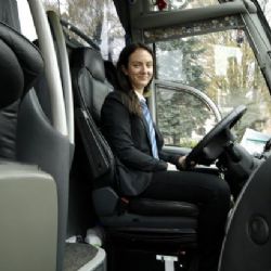 Chybí až 10 tisíc řidičů. Dopravci cílí nábory i na ženy