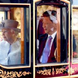 Čínskému prezidentovi se v Británii dostalo královského přivítání