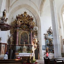Církve už letos dostaly dvoumiliardovou restituční splátku - většinu peněz uspoří na horší časy