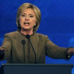 Clintonová se v debatě opřela do Trumpa: Stává se z něj nejlepší náborář IS
