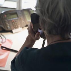 Diskrétně a kdykoliv. Linka pomoci obětem zločinů se osvědčila
