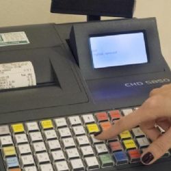 Elektronické pokladny ještě nejsou, ale stát už stojí miliony