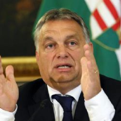 Evropa uprchlíky sama nezvládne. Jsou třeba globální kvóty, nabádá Orbán