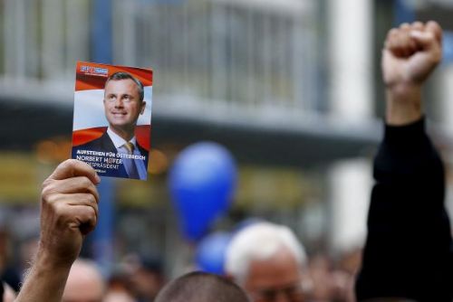 Foto: Evropští krajně pravicoví vůdci jásají nad volebním vítězstvím Hofera