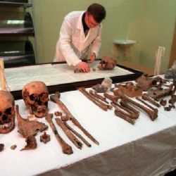 Exhumace posledních Romanovců – spočinou carské děti ve společné hrobce?