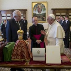 František dostal od Zemana kopii Jezulátka a barevné aktovky