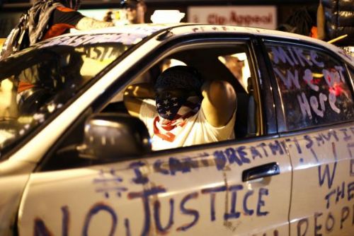 Foto: Hledání ztracené důvěry - ve Fergusonu ruší sporné zatykače