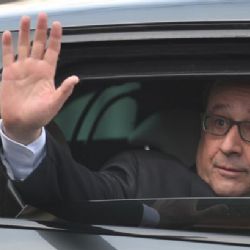 Hollandova podpora je u Francouzů jako na houpačce. I kvůli nešikovné PR kampani