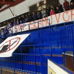I na stadionech se objevuje, že 