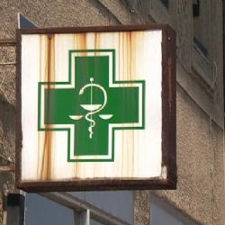 Klesající ceny léků ohrožují malé lékárny. Především na venkově
