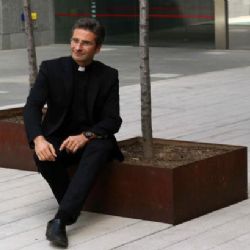 Kněz-gay dostal po Vatikánu trest i od polské církve