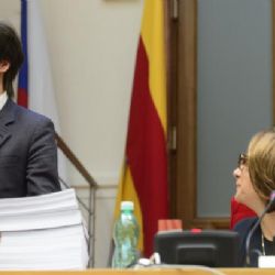 Konec koalice? Pražští zastupitelé odvolali v noci čtyři radní – včetně Stropnického