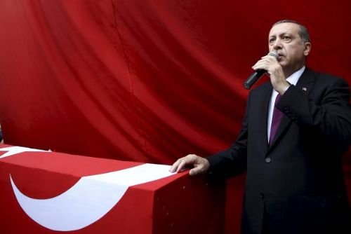 Foto: Konec politické krize? Turci půjdou v listopadu předčasně volit