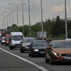 Konec prázdnin na silnicích: Kolony a více policejních kontrol