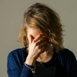 Kvůli domácímu násilí ztratí rozpočet za rok 1,3 miliardy