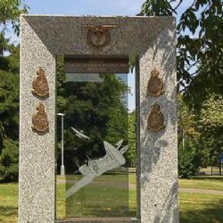 Letci RAF mají po 70 letech památník na letišti, většina se ho nedožila