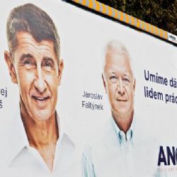 Limit na kampaně a dary potká strany možná už v příštích sněmovních volbách