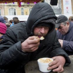 Městy se rozvoněla polévka – vánoční dar pro nejchudší