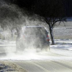 Meteorologové varují před náledím i ledovkou