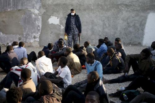 Foto: Migrace si cestu najde: Proud z Afriky sílí, nová libyjská vláda se snaží zakročit