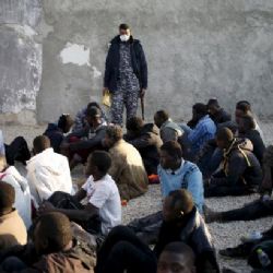 Migrace si cestu najde: Proud z Afriky sílí, nová libyjská vláda se snaží zakročit