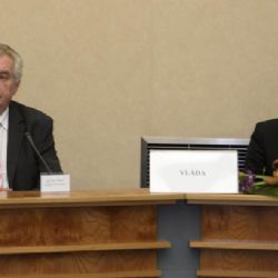 Miloš Zeman podle premiéra rozděluje společnost a připravuje se na příští kampaň