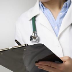 
Ministerstvo nařídilo nemocnicím dodržovat přesčasy. Doktoři ale chybí
