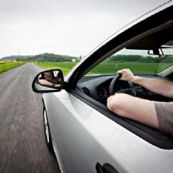 Mladým řidičům chybí pocit odpovědnosti, říká psycholog