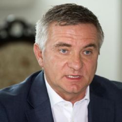 Na Mynáře čeká na Hradě rozhodnutí o rozkladu. Očekává, že prověrku nedostane