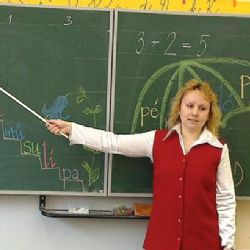 Na prázdniny dostává výpověď asi čtyři tisíce učitelů