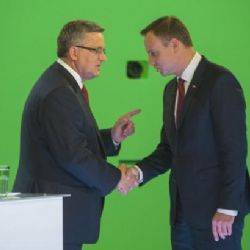 Napětí v Polsku: Komorowski přidal plyn, Dudu v průzkumech poráží