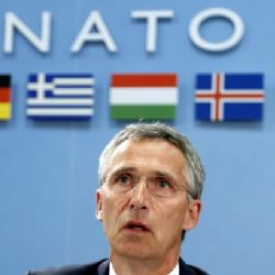 NATO se do uprchlické krize nezapojí - vojenské řešení prý neexistuje
