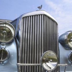 OBRAZEM: Aristokraté Rolls-Royce a Bentley se sjeli v Praze