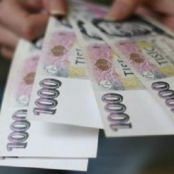 Od únorové výplaty budou mít politici tisíce navíc